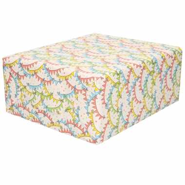 1x rollen inpakpapier/cadeaupapier wit met gekleurde vlaggetjes/vlaggenlijnen design 200 x 70 cm