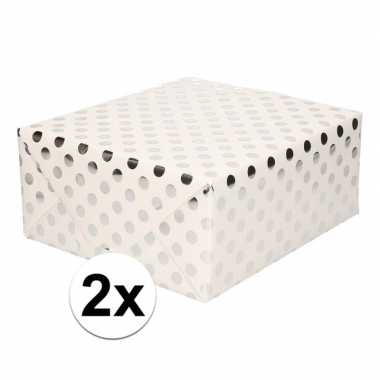 2x wit folie inpakpapier/cadeaupapier zilveren stip 200 x 70 cm