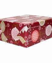 1x rollen kerst cadeaupapier inpakpapier donker rood met grote ballen bomen 200 x 70 cm