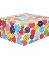 Rollen inpakpapier cadeaupapier wit met ballonnen design 200 x 70 cm